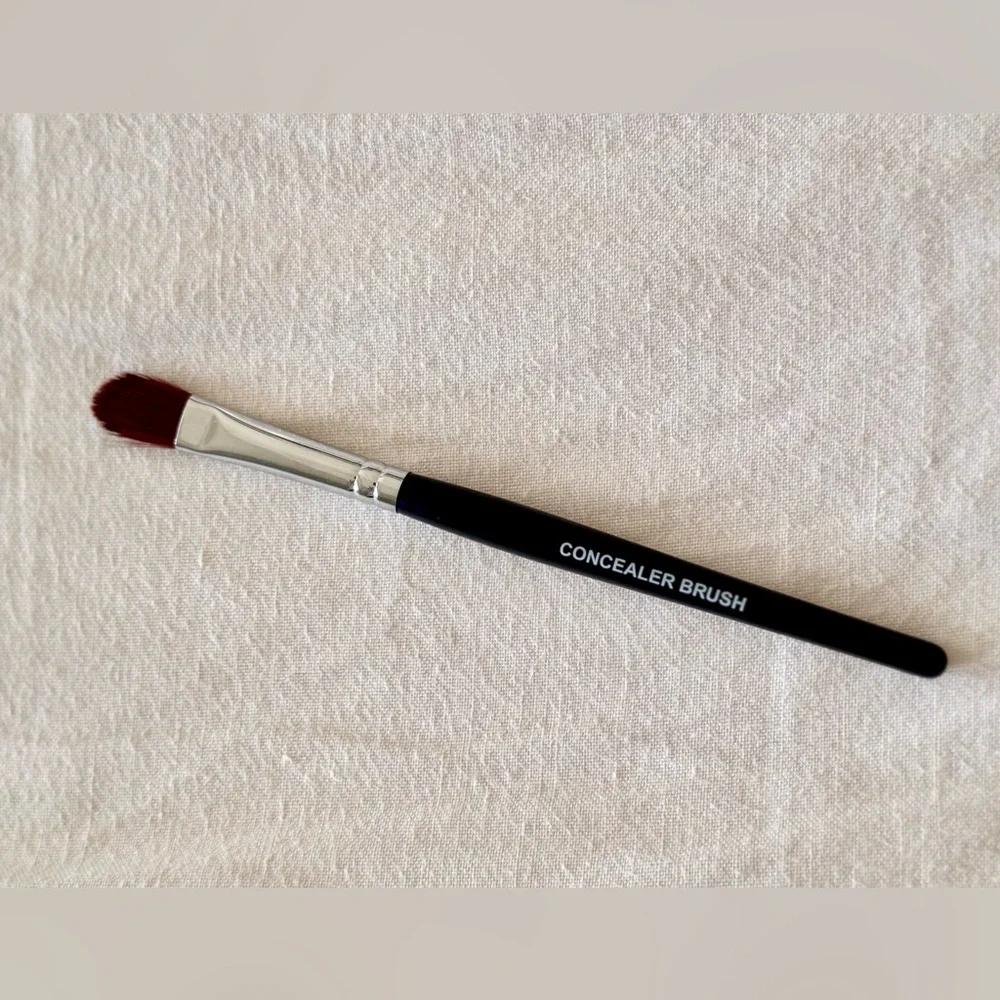 YOUNIQUE Precision Makeup Brush Concealer Brush